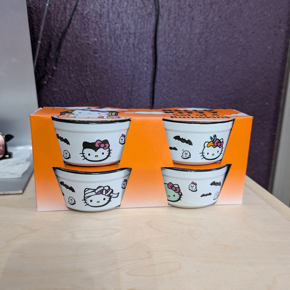 Hello Kitty Halloween Bowl Set